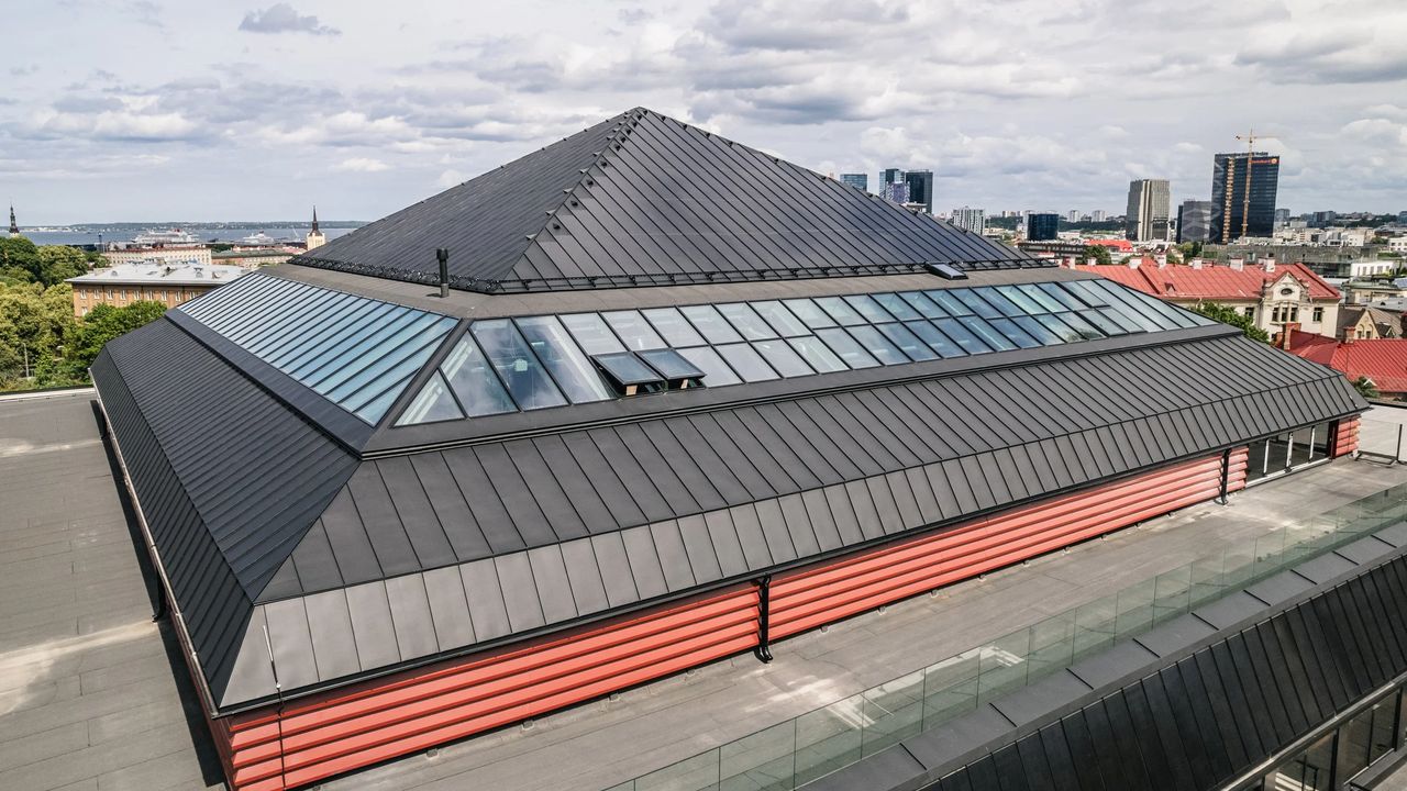 National Library of Estonia with an integrated metal solar roof