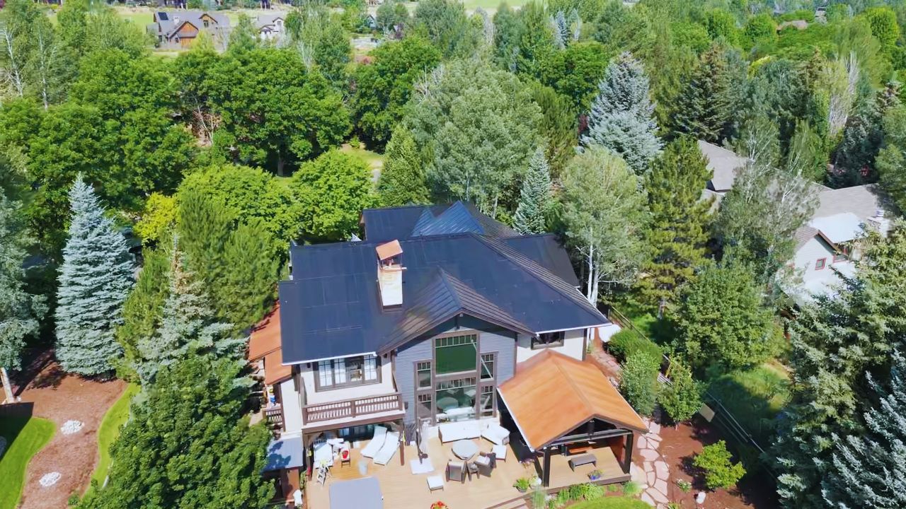 A Nearly Invisible Solar Roof in Carbondale, Colorado